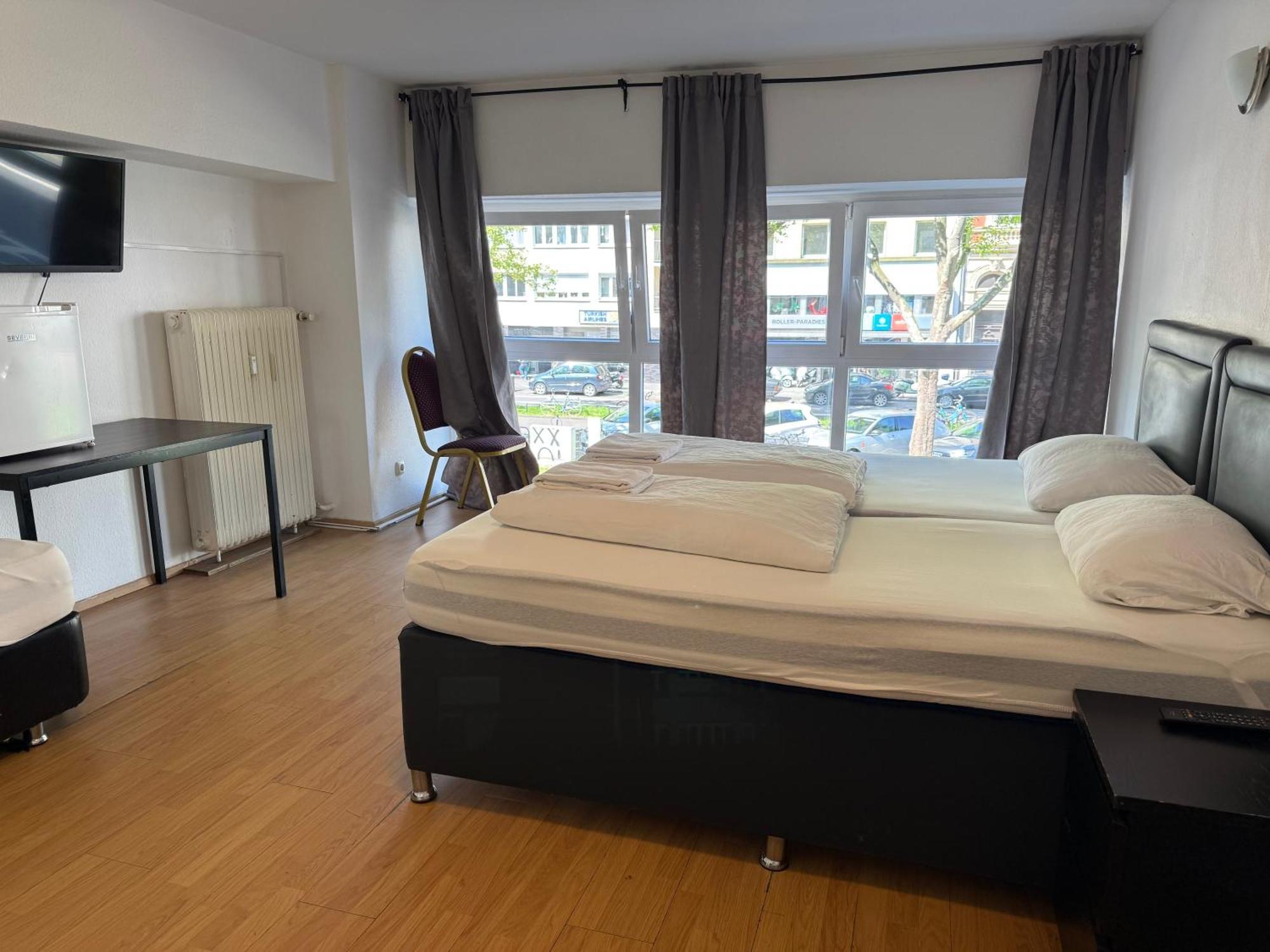 Hotel Garni Emir Кёльн Экстерьер фото