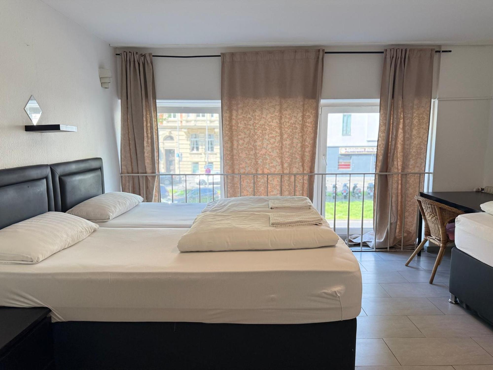 Hotel Garni Emir Кёльн Экстерьер фото