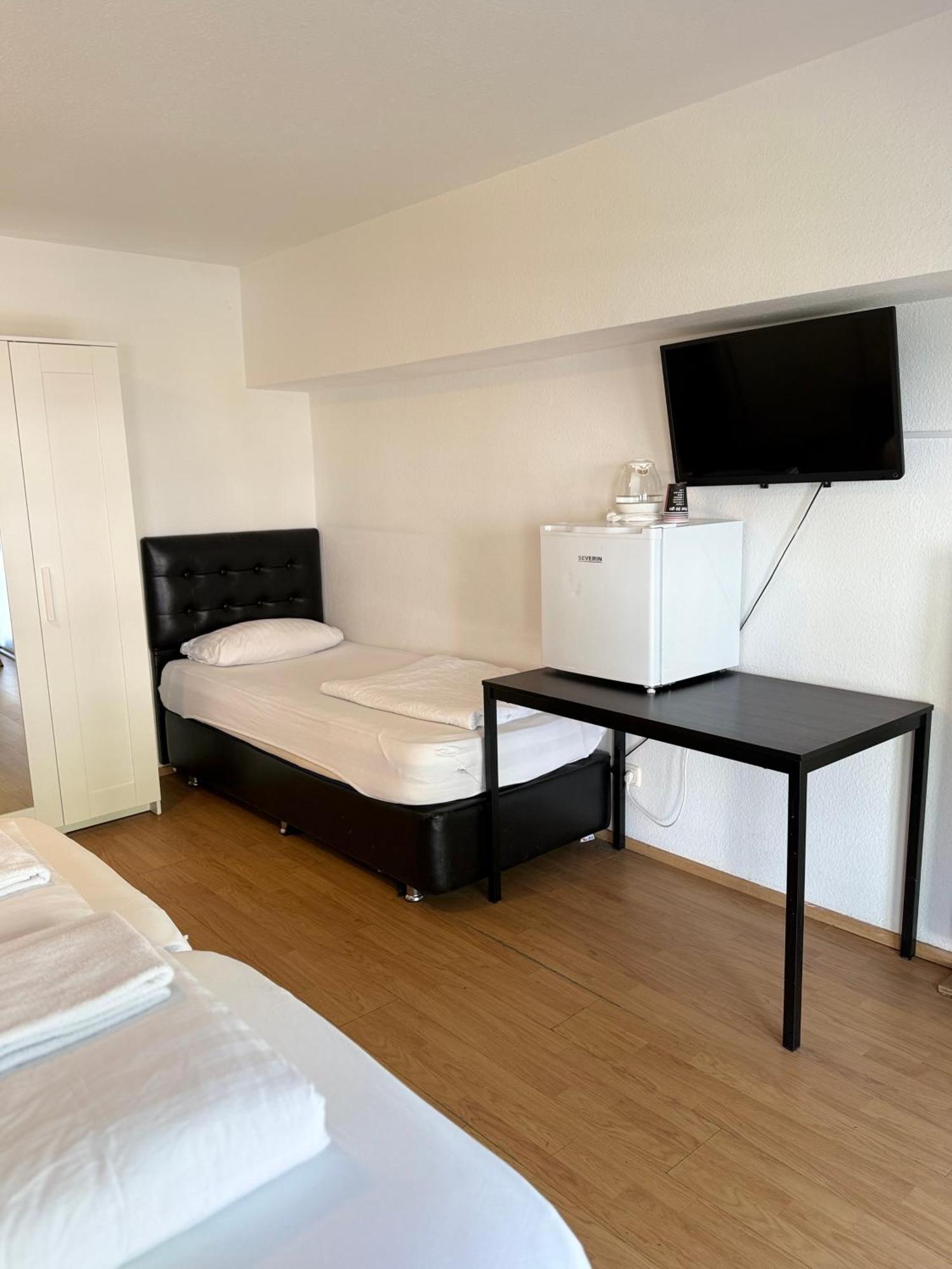 Hotel Garni Emir Кёльн Экстерьер фото