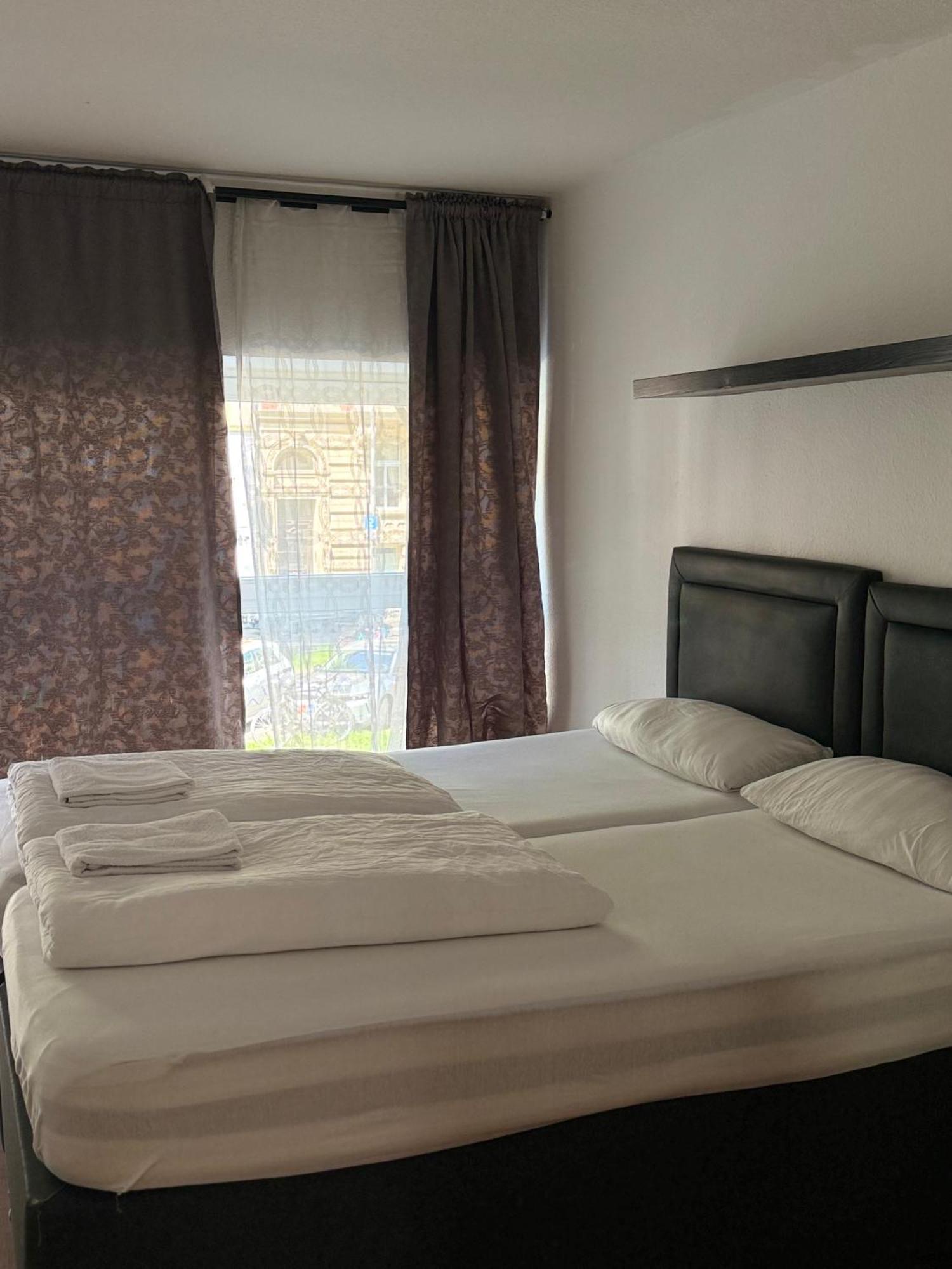 Hotel Garni Emir Кёльн Экстерьер фото